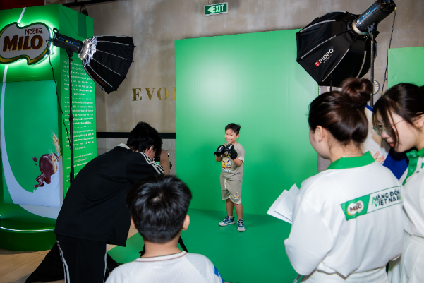 Phụ huynh có thể chia sẻ hình ảnh con lên MXH để cùng MILO tôn vinh mọi môn thể thao.