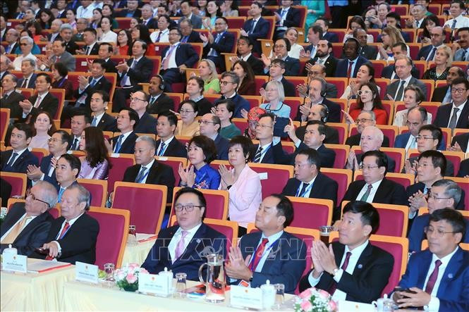 Các đại biểu trong nước và quốc tế đến dự. Các đại biểu trong nước và quốc tế đến dự.