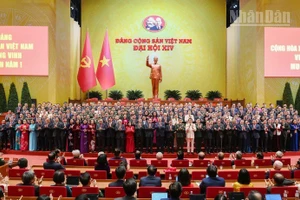 Ban Chấp hành Trung ương khóa XIV ra mắt Đại hội. (Ảnh: nhandan.vn)