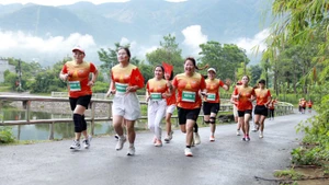 Hơn 500 vận động viên đến từ nhiều địa phương trong cả nước tham gia giải chạy.