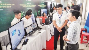Các đơn vị trưng bày sản phẩm chuyển đổi số tại Ngày hội AI và công nghệ thông tin được tổ chức tại Thành phố Hồ Chí Minh.