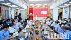 Đông đảo các đại biểu, khách mời... đã tham dự lễ ra mắt sách. (Ảnh: THÀNH ĐẠT)