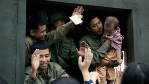Cảnh trong phim "Mưa đỏ". (Ảnh: Galaxy Studio)