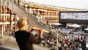 Nghệ sĩ saxophone Bảo Anh trình diễn tại EXPO 2025.