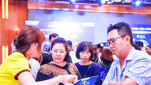 Doanh nghiệp giới thiệu giải pháp ứng dụng AI trong quản lý, điều hành sản xuất, kinh doanh.