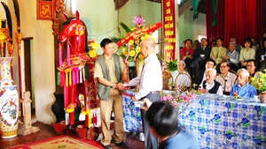 Lễ trao giải cuộc thi “Thơ ca và nguồn cội” lần đầu tiên (2006-2007) ngày 29/3/2008. Ảnh: QUANG HƯNG