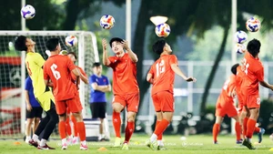 Các cầu thủ U23 Việt Nam tích cực tập luyện chuẩn bị cho trận chung kết gặp U23 Indonesia. Ảnh: VFF
