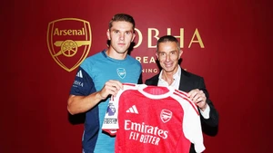 Gia nhập Arsenal, tân binh Viktor Gyokeres sẽ mang số 14, số áo từng thuộc về huyền thoại Thierry Henry.