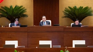 Chủ tịch Quốc hội Trần Thanh Mẫn và các Phó Chủ tịch Quốc hội dự và chủ trì phiên họp.