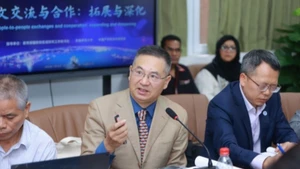 Giáo sư, Tiến sĩ Thành Hán Bình phát biểu tham luận tại một hội thảo. (Ảnh: NVCC)