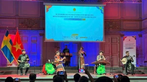 Biểu diễn văn nghệ tại Lễ kỷ niệm 79 năm Quốc khánh Việt Nam và 55 năm thiết lập quan hệ ngoại giao Việt Nam-Thụy Điển tại Stockholm.