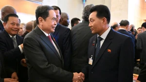 Chủ tịch Quốc hội Trần Thanh Mẫn gặp Chủ tịch Hội nghị Nhân dân tối cao Triều Tiên Pak Il Chol. (Ảnh: quochoi.vn)