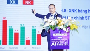 Tiến sĩ Cấn Văn Lực, chuyên gia Kinh tế trưởng BIDV, Thành viên Hội đồng tư vấn Chính sách của Thủ tướng Chính phủ phân tích bức tranh kinh tế thế giới và Việt Nam giai đoạn 2025-2026.
