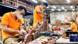 Đồ gỗ mỹ nghệ vẫn là sản phẩm chủ yếu tại các làng nghề gỗ truyền thống.