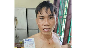 Đối tượng Bạc Cầm Sáng tại cơ quan Công an. (Ảnh: THẾ ANH)