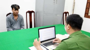 Đối tượng Chau Linh E khai nhận hành vi giết người.