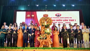 Lãnh đạo tỉnh Quảng Trị chúc mừng Ban Chấp hành Đảng bộ phường Nam Đông Hà, nhiệm kỳ 2025-2030.