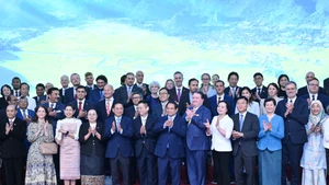 Thủ tướng Phạm Minh Chính với đại diện các Đoàn ngoại giao tại Việt Nam.