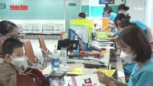 [Video] Giảm mạnh mức đóng bảo hiểm y tế cho học sinh, sinh viên