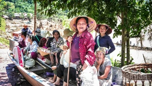 [Ảnh] Miền Tây Nghệ An: Cứu trợ khẩn cấp đến với bản Xiềng Tắm, xã Mỹ Lý sau lũ quét