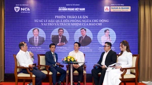 Các diễn giả, chuyên gia trao đổi tại hội thảo. 