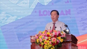 Chủ tịch Ủy ban nhân dân tỉnh Long An Nguyễn Văn Út phát biểu.