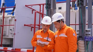 Ngành điện Thành phố Hồ Chí Minh triển khai nhiều công tác để bảo đảm nguồn điện không bị gián đoạn trong quá trình sắp xếp, sáp nhập các đơn vị trong ngành điện tại các địa phương. (Ảnh: EVNHCMC)
