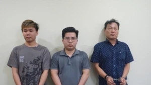 Các đối tượng từ trái qua: Nguyễn Hoàng Tân, Nguyễn Đức Minh, Lê Văn Cần. (Ảnh: Công an cung cấp)