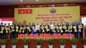 Ban Chấp hành Đảng bộ Tổng Công ty Điện lực Thành phố Hồ Chí Minh ra mắt Đại hội. (Ảnh: EVNHCMC)