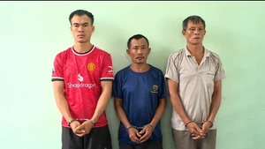 Các đối tượng tại cơ quan chức năng. (Ảnh: Công an cung cấp)