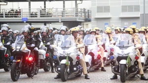 Các lực lượng chức năng Công an Thành phố Hồ Chí Minh ra quân trấn áp tội phạm.