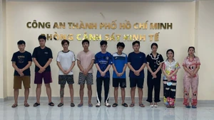 Các đối tượng tại cơ quan chức năng. (Ảnh: Công an cung cấp)