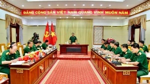 Quang cảnh Hội nghị trao các quyết định về công tác cán bộ tại Quân khu 7.