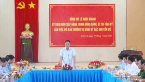 Bí thư Tỉnh ủy Quảng Trị Lê Ngọc Quang làm việc với Đảng ủy đặc khu Cồn Cỏ.