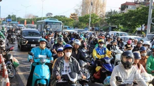 Bộ Xây dựng yêu cầu các cơ quan, đơn vị trong ngành tăng cường các giải pháp phục vụ tốt nhu cầu đi lại của nhân dân, bảo đảm trật tự an toàn giao thông trong dịp nghỉ Lễ Quốc khánh 2/9 năm 2025.
