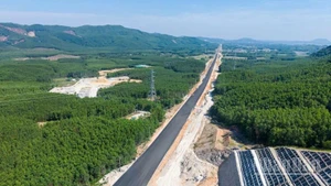 Doanh nghiệp đề xuất phương án khả thi đầu tư theo phương thức đối tác công-tư (PPP) mở rộng toàn tuyến cao tốc bắc-nam phía đông với tổng chiều dài khoảng 1.241km, từ 4 làn xe chưa hoàn chỉnh lên 6 làn xe hoàn chỉnh.