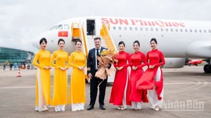 Chiếc máy bay đầu tiên trong đội bay 8 chiếc đánh dấu bước khởi đầu của chiến lược đầu tư bài bản vào đội bay hiện đại, vận hành an toàn - ổn định- đẳng cấp của Sun PhuQuoc Airways.
