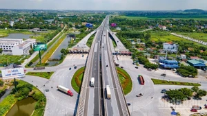 Từ ngày 26/7 tới, VEC sẽ điều chỉnh tạm thời phương án tổ chức giao thông đoạn Km225+900-Km227+500 đường cao tốc Cầu Giẽ-Ninh Bình.