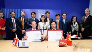 Vietjet và Rolls-Royce ký kết đặt hàng thêm 40 động cơ Trent 7000 dành cho đội bay A330neo.