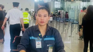 Chị Nguyễn Thị Tâm, nhân viên Đội xe đẩy thuộc Cảng Hàng không quốc tế Nội Bài.