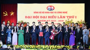 Bí thư Đảng ủy Chính phủ, Thủ tướng Chính phủ Phạm Minh Chính trao quyết định của Ban Thường vụ Đảng ủy Chính phủ chỉ định Ban Chấp hành, Ban Thường vụ, Bí thư, Phó Bí thư, Ủy ban Kiểm tra Đảng ủy Bộ Khoa học Công nghệ nhiệm kỳ 2025-2030.