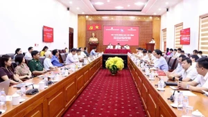 Đông đảo các đại biểu và nhà báo tham dự hội thảo.