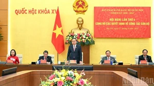 Bí thư Đảng ủy Quốc hội, Chủ tịch Quốc hội Trần Thanh Mẫn cùng các Phó Chủ tịch Quốc hội, Phó Bí thư Đảng ủy Quốc hội dự và chủ trì Hội nghị. (Ảnh: DUY LINH)