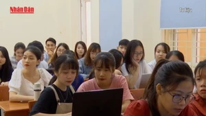 [Video] Sẽ thí điểm thi tốt nghiệp Trung học phổ thông trên máy tính từ năm 2027