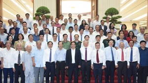 Thủ tướng Phạm Minh Chính với lãnh đạo, nguyên lãnh đạo các cơ quan báo chí.