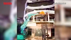[Video] Hà Nội chính thức phá dỡ Tòa nhà “Hàm cá mập”