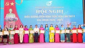 Các tập thể, cá nhân điển hình được tôn vinh.