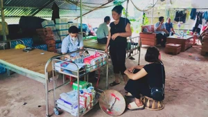 Trạm y tế dã chiến xã Mỹ Lý được thành lập.