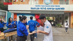 [Video] Gần 104.000 học sinh Hà Nội bước vào kỳ thi lớp 10