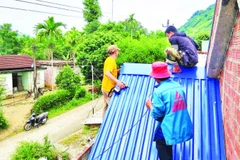 Giúp đồng bào xóa nhà tạm không chỉ giải quyết nhu cầu ở, mà còn giúp họ thoát khỏi cảm giác tự ti để mở cánh cửa đi ra bên ngoài.